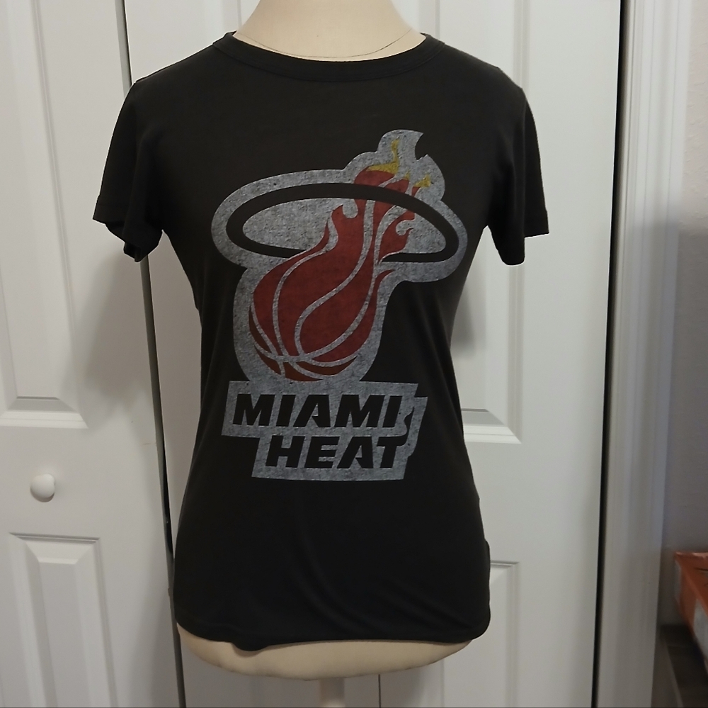 Junk Food Ladies Small Black Miami Heat NBA T-shirt Top